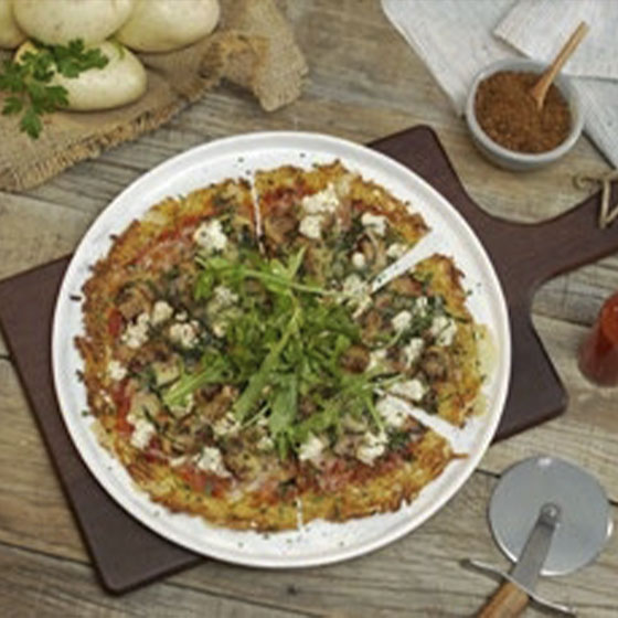 Pizza-papa de Espinacas, Champiñones y Queso de Cabra con Ensalada Verde (arúgula y Mix de Lechugas)